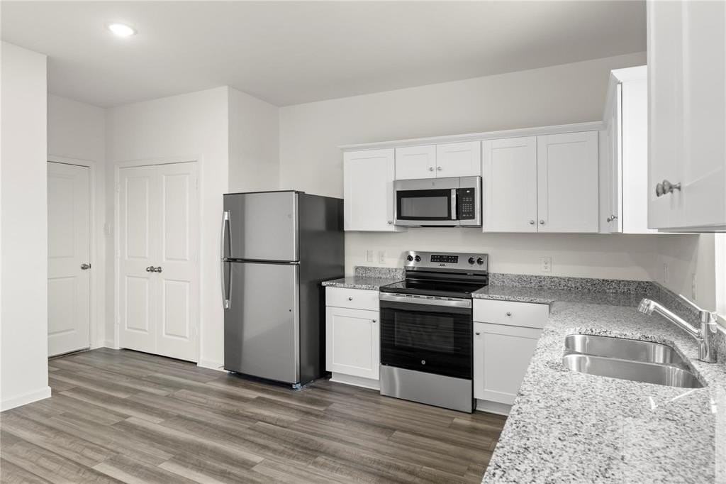 5919 Sahara Dr - Photo 4 of 26