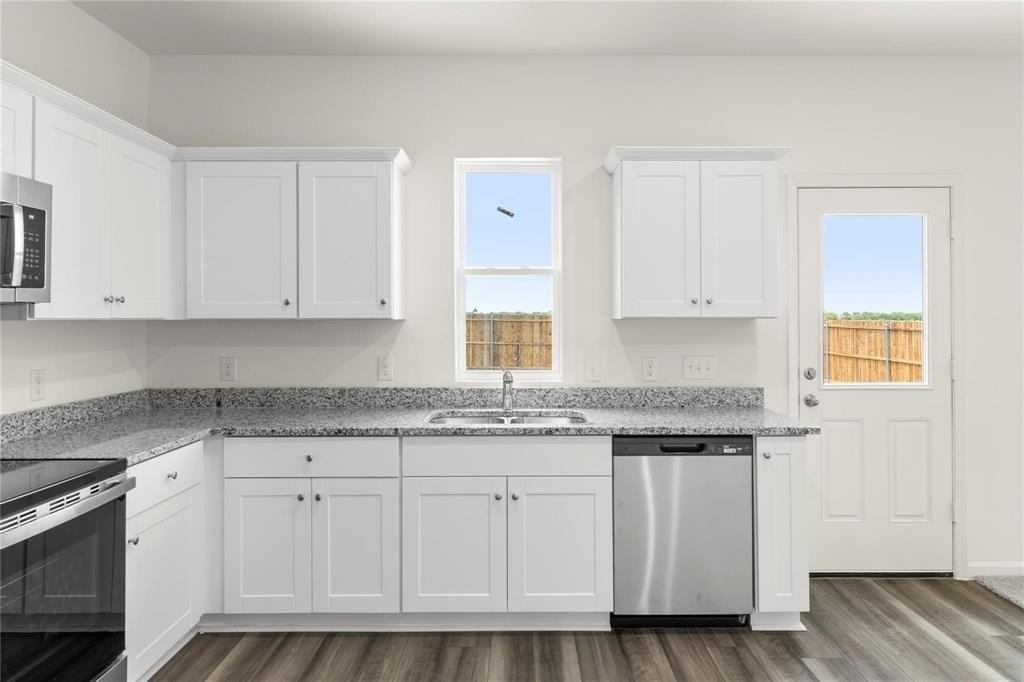 5919 Sahara Dr - Photo 6 of 26