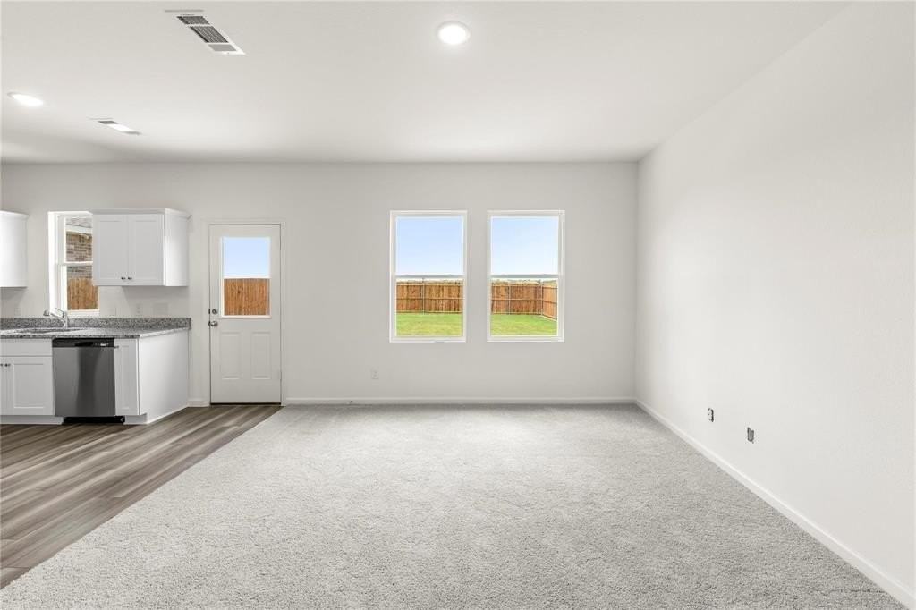 5919 Sahara Dr - Photo 7 of 26