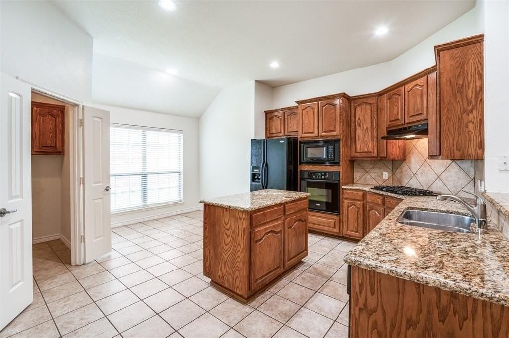 4500 River Xing - Photo 5 of 12