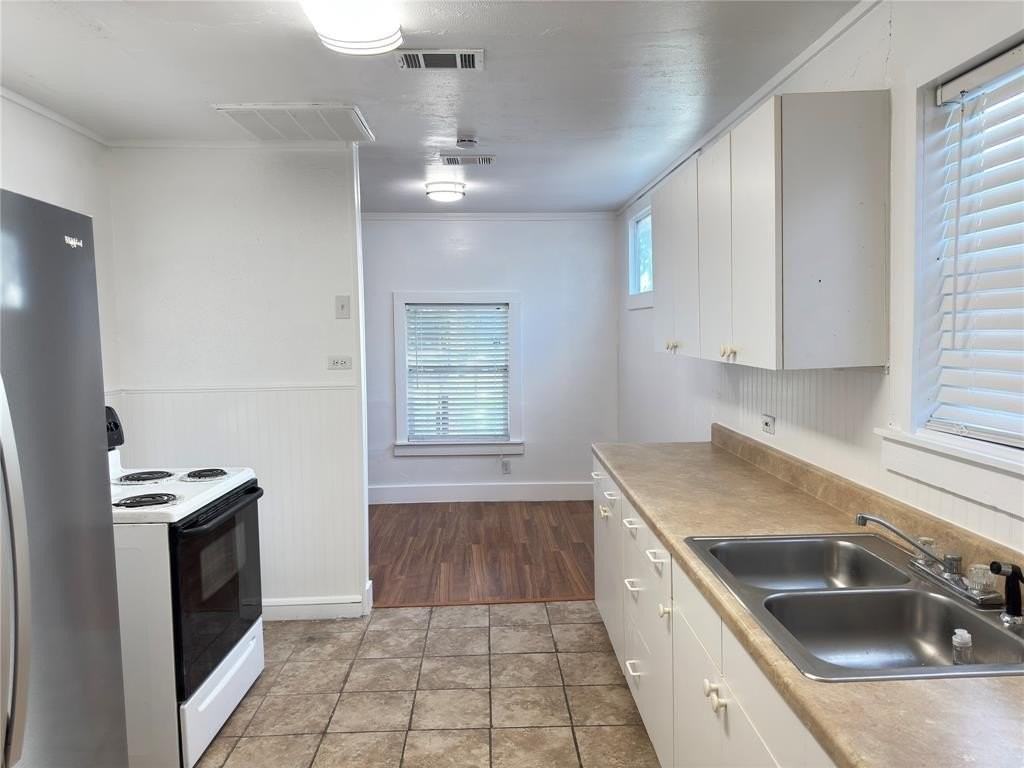 1704 Lexington St - Photo 6 of 11