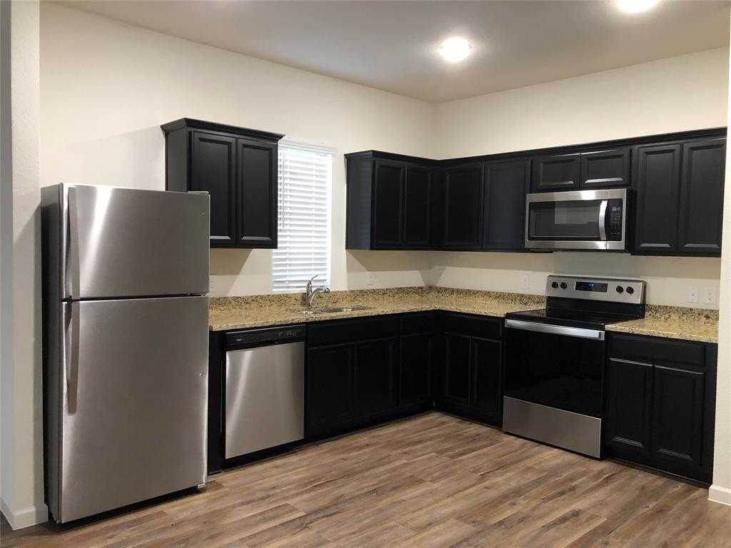 921 Bois D Arc Ln - Photo 2 of 29