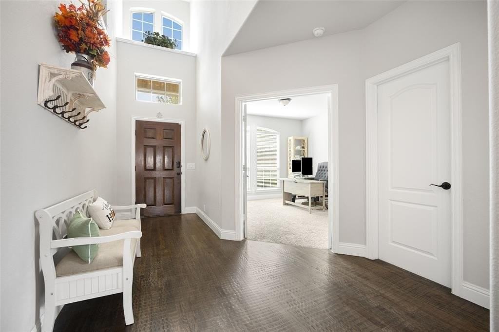 532 Thompson Dr - Photo 4 of 32