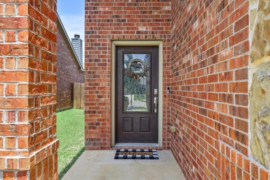 8805 Deadwood Ln - Photo 3 of 37