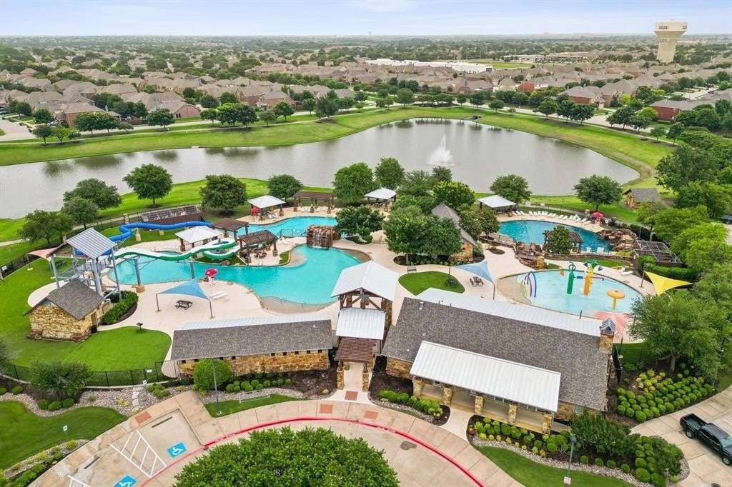 812 Callcott St - Photo 2 of 40