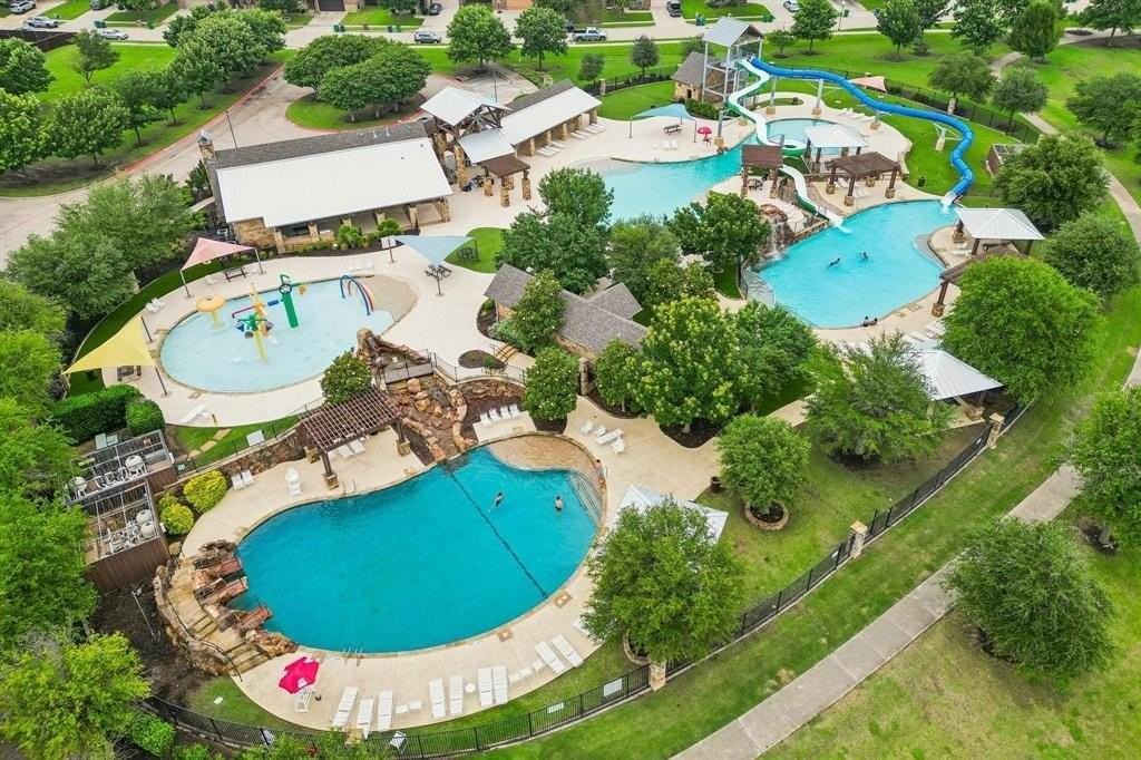 812 Callcott St - Photo 4 of 40