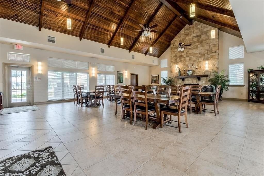 812 Callcott St - Photo 5 of 40