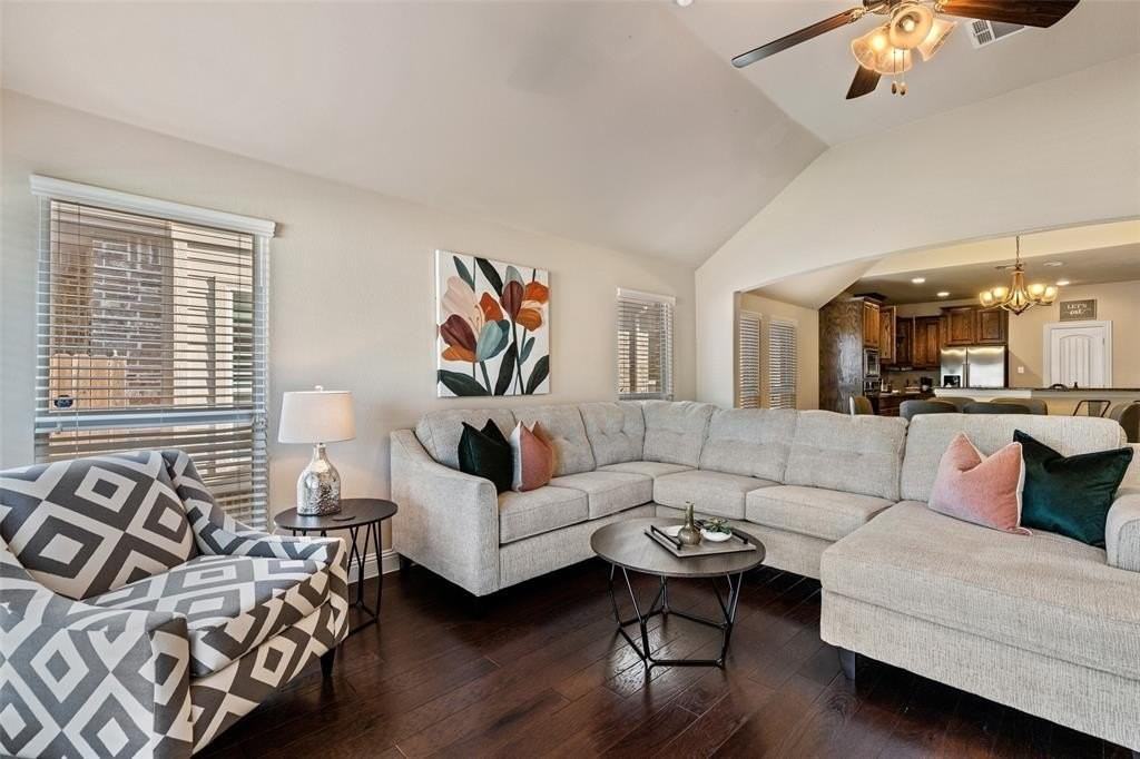 412 Tanner Sq - Photo 5 of 22