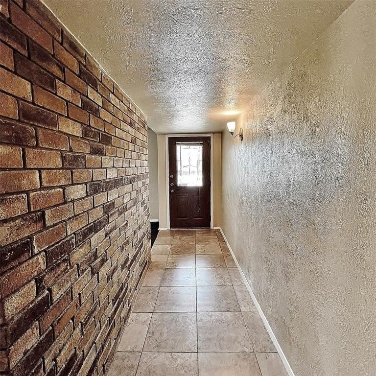 1802 Natchez Ct - Photo 2 of 15