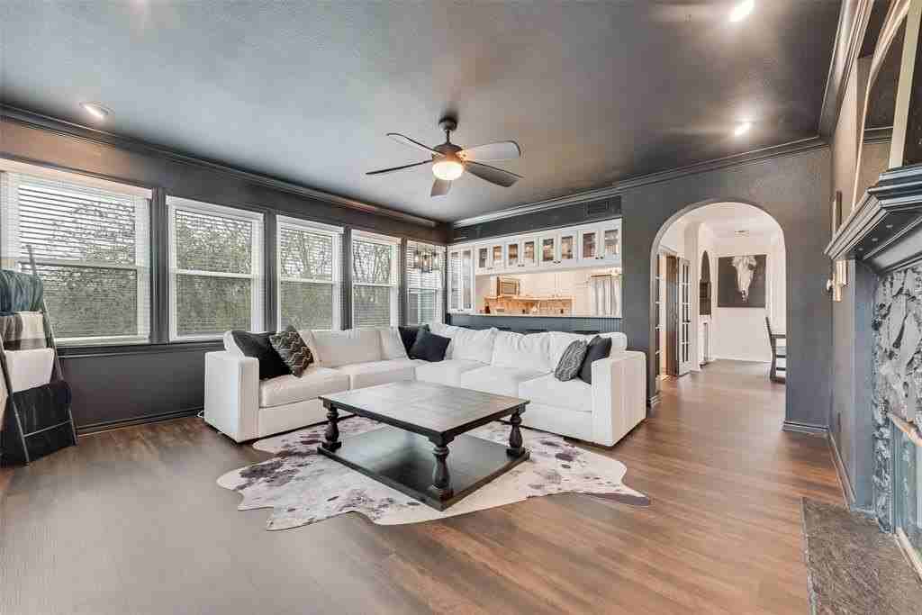 3411 W 6th St - Photo 5 of 30