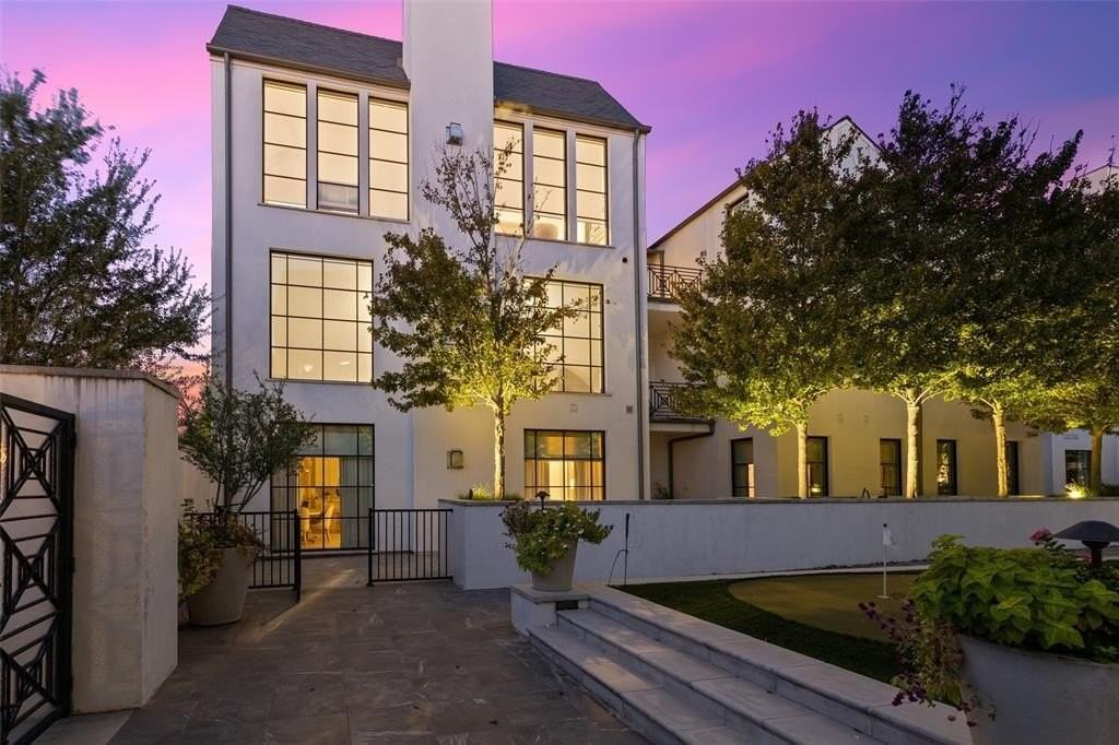 4502 Abbott Ave #302 - Photo 3 of 20