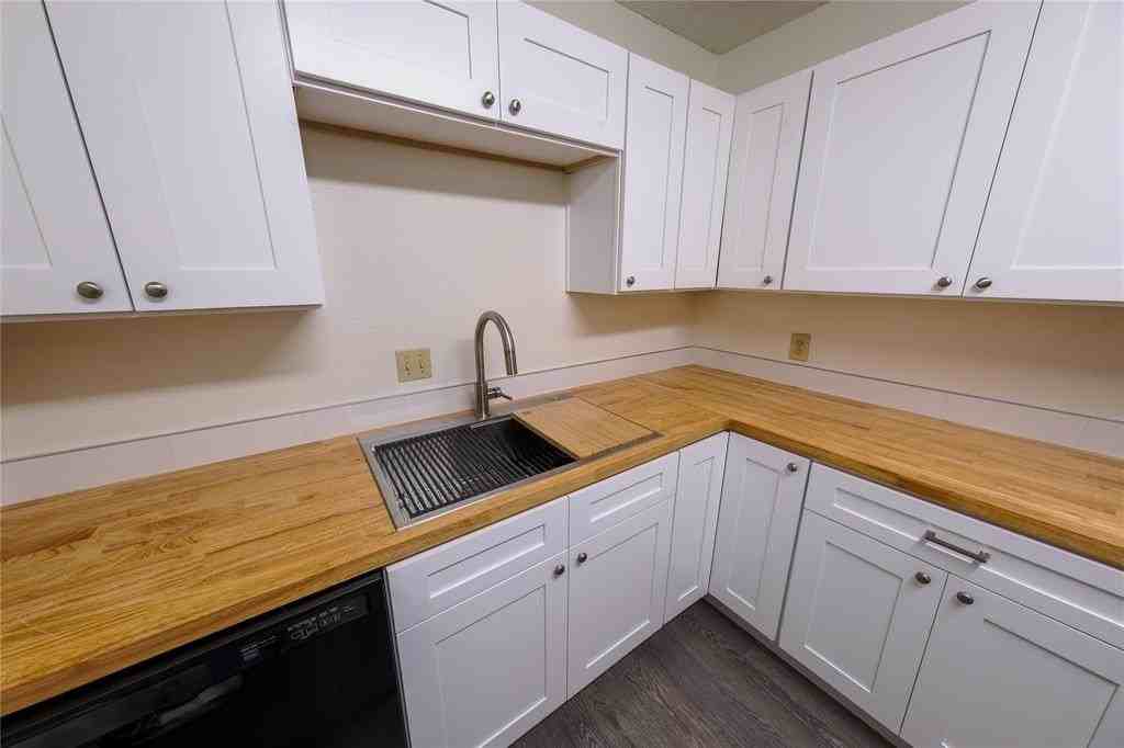 11910 Intermount Ct - Photo 4 of 22