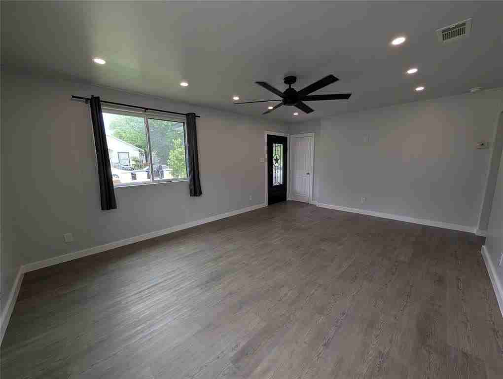 2423 Maryland Ave - Photo 3 of 20