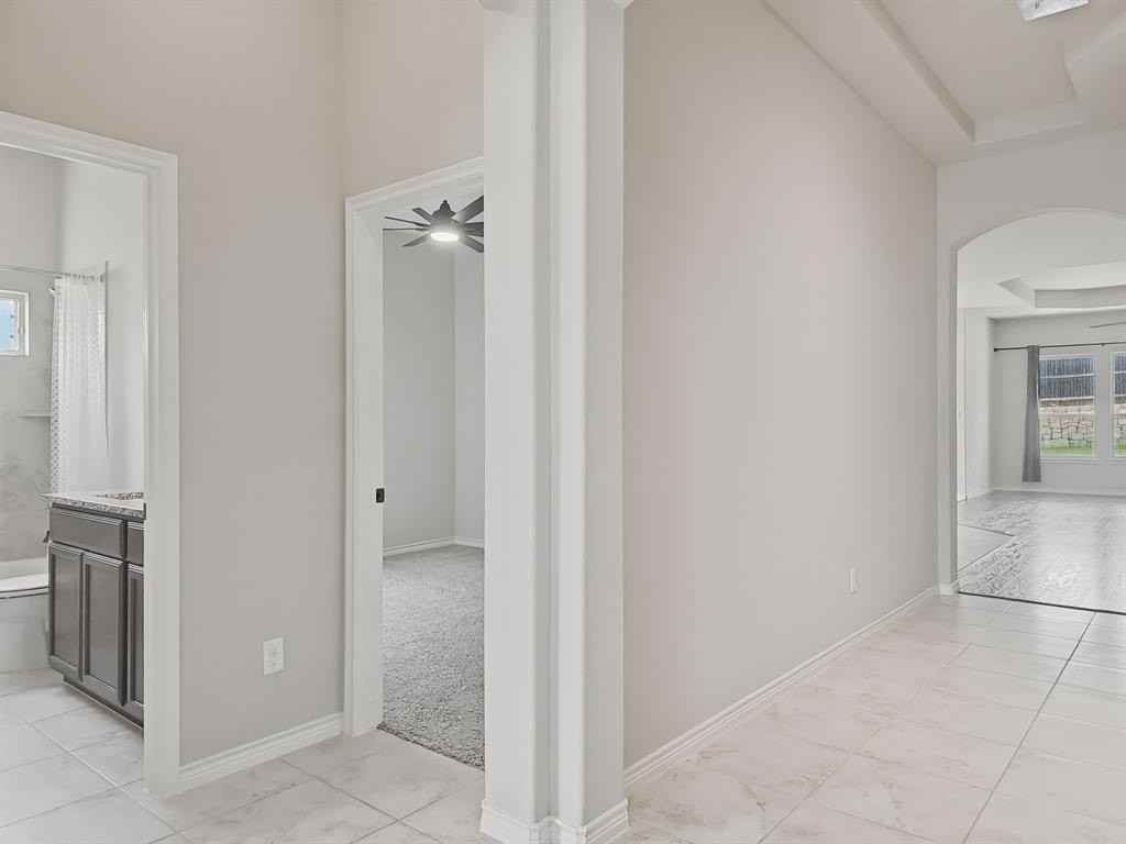 3401 Rosewood Ln - Photo 2 of 24