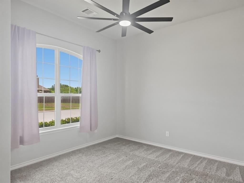 3401 Rosewood Ln - Photo 3 of 24