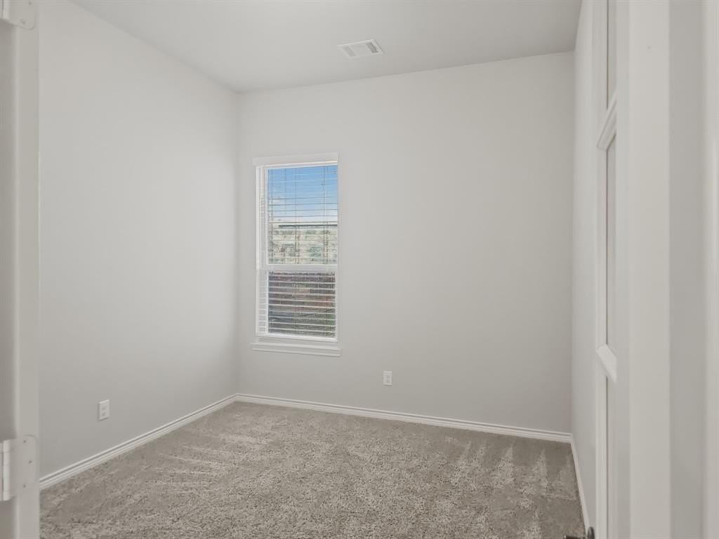 3401 Rosewood Ln - Photo 6 of 24