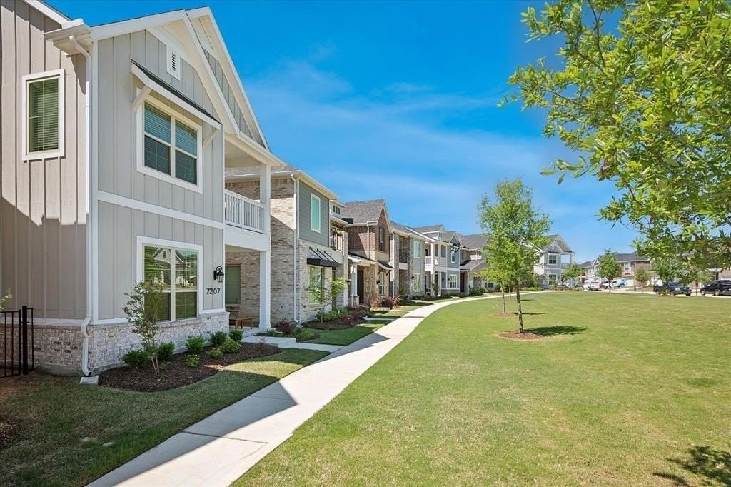 7207 Daytona Mews - Photo 2 of 26