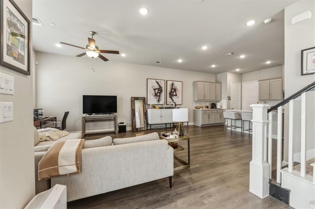 4937 Barcelona Ave - Photo 3 of 29