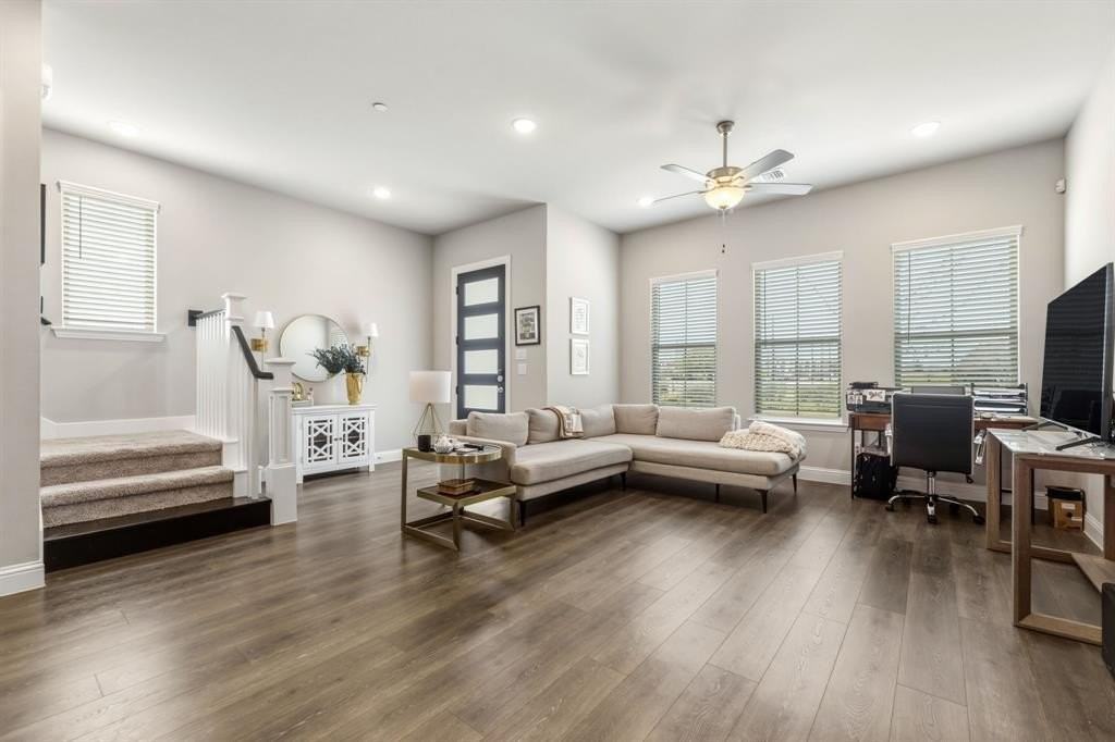 4937 Barcelona Ave - Photo 5 of 29