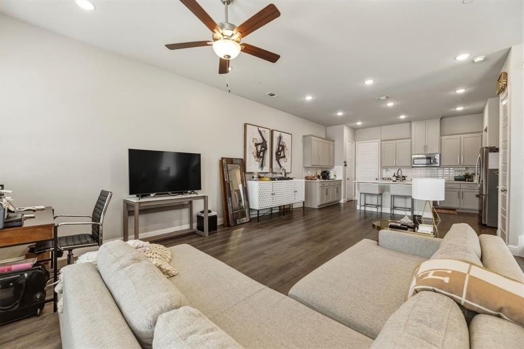 4937 Barcelona Ave - Photo 7 of 29