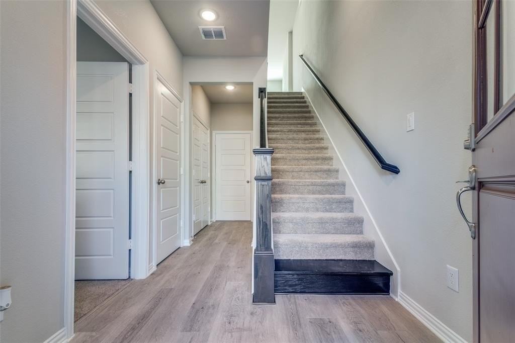 2459 Morningside Dr - Photo 3 of 28