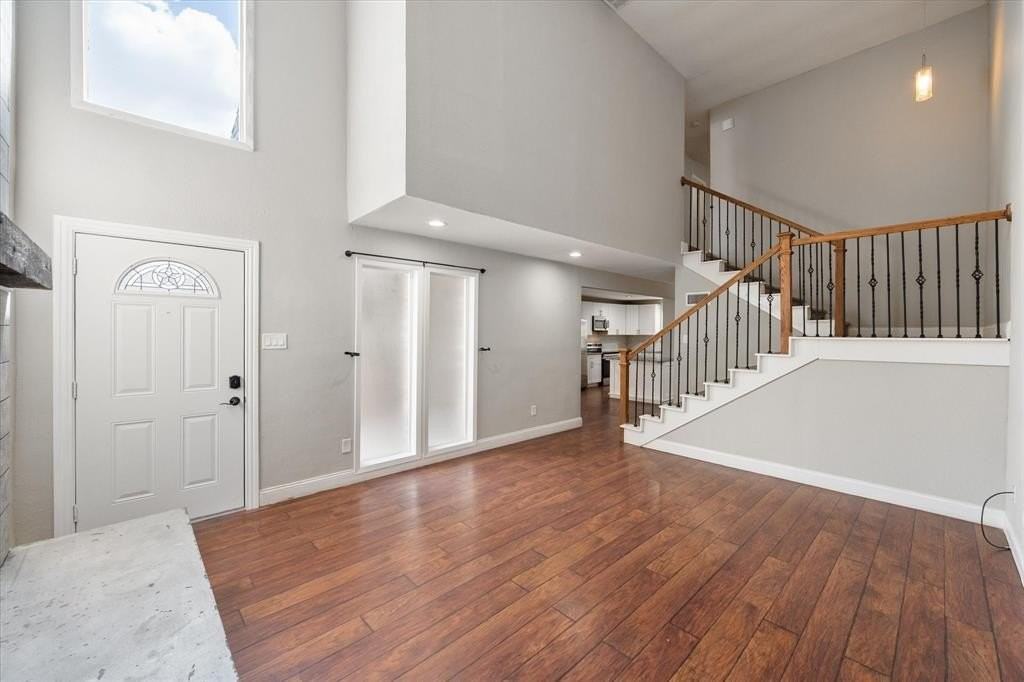 207 E Harwood Rd #10 - Photo 2 of 21