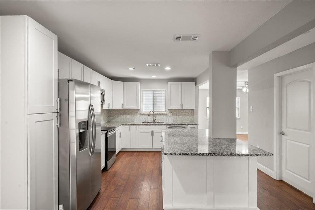 207 E Harwood Rd #10 - Photo 3 of 21