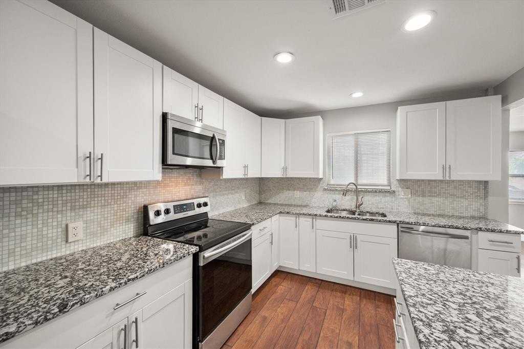 207 E Harwood Rd #10 - Photo 4 of 21