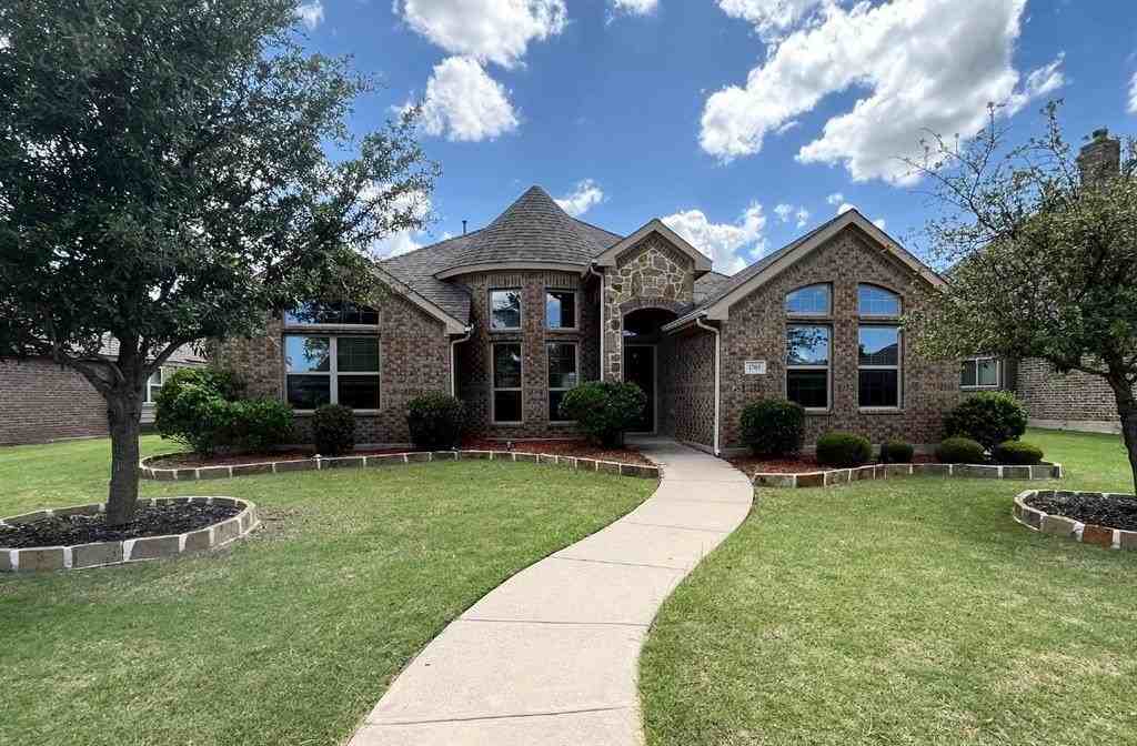 1705 Fair Oaks Ln