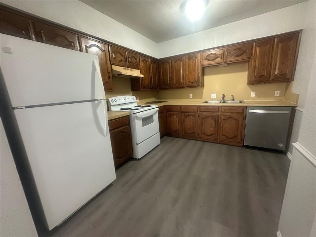 1408 15th Pl - Photo 5 of 9