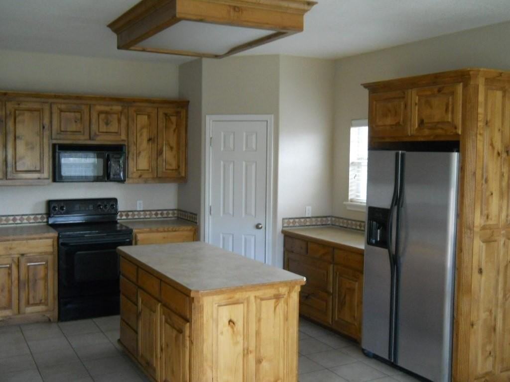 202 Ruger St - Photo 4 of 16