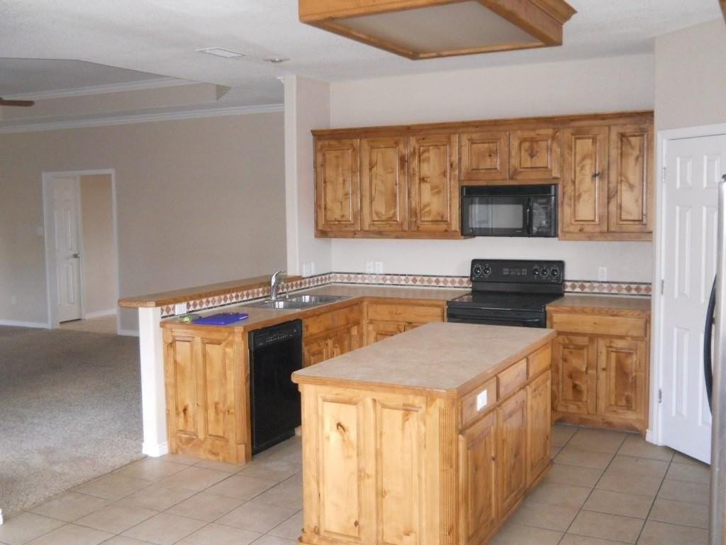 202 Ruger St - Photo 5 of 16