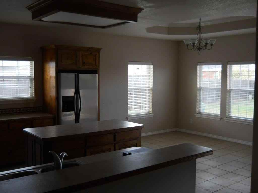 202 Ruger St - Photo 6 of 16