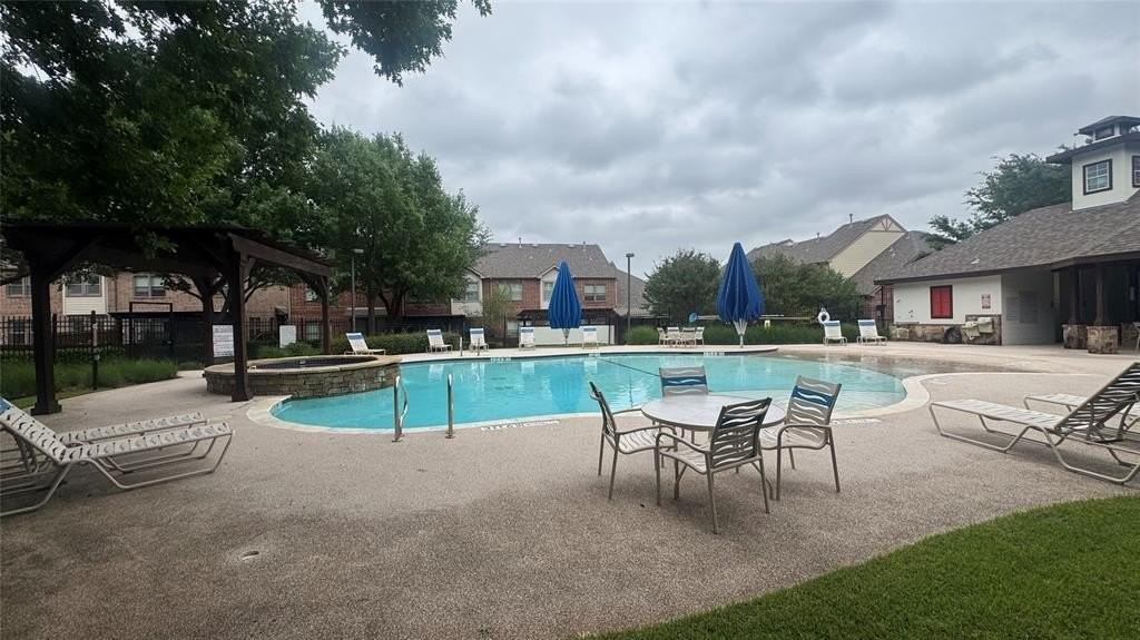 824 Apple Hill Dr - Photo 4 of 18