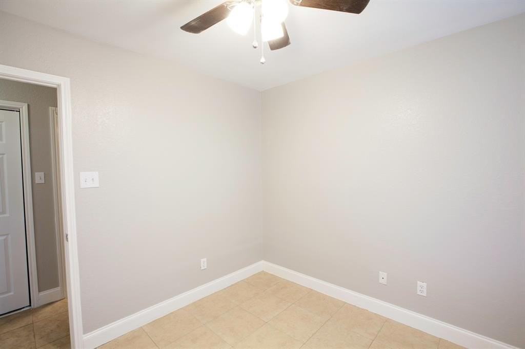 10686 Rose Bud Ct - Photo 5 of 40