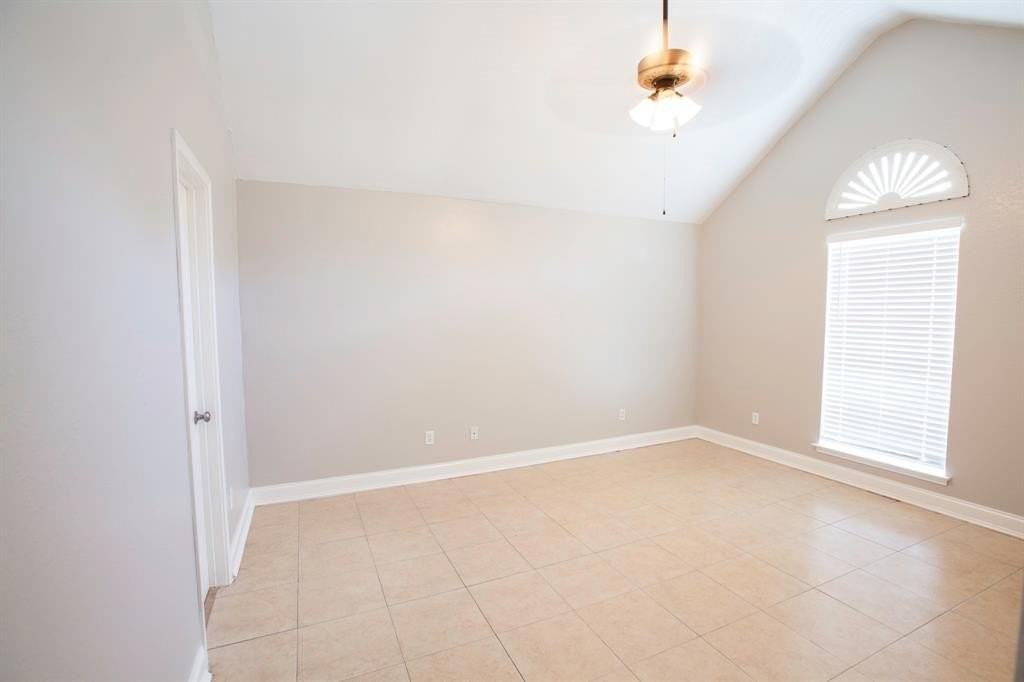 10686 Rose Bud Ct - Photo 7 of 40