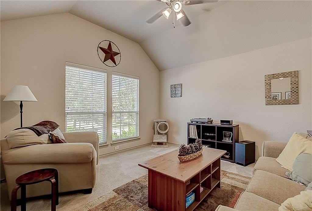 5009 Holliday Dr - Photo 6 of 35