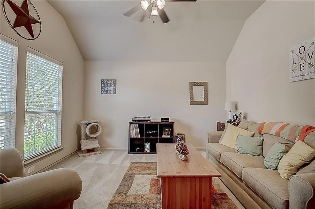 5009 Holliday Dr - Photo 7 of 35