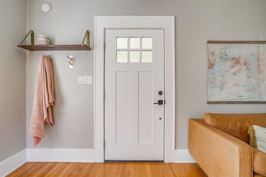 2718 Cockrell Ave - Photo 3 of 20