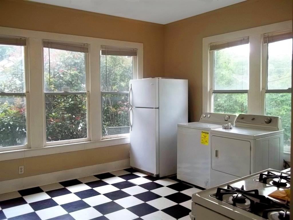 218 N Windomere Ave - Photo 4 of 7