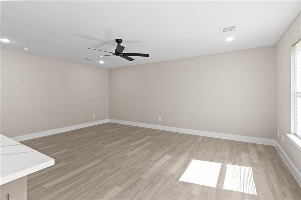 2642 Hutchinson St - Photo 5 of 34