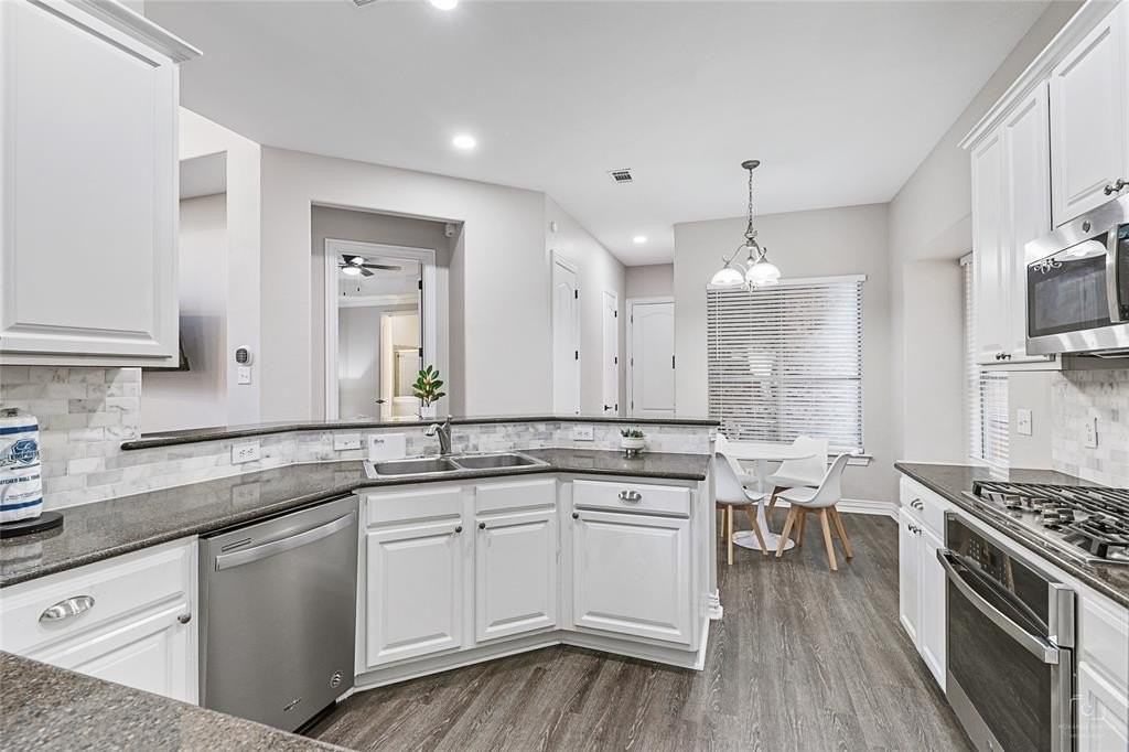 1460 Bristol Ln - Photo 3 of 23