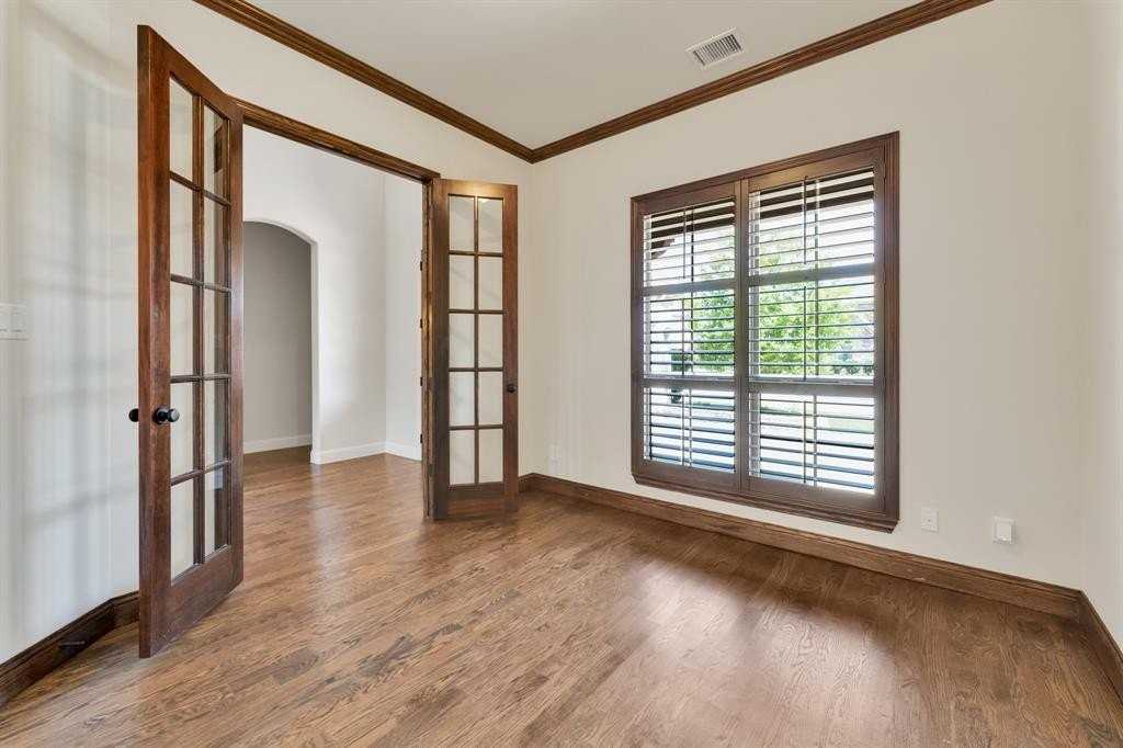 1602 Meg Dr - Photo 5 of 38