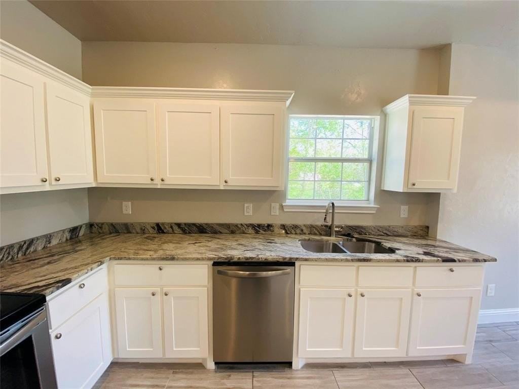 4102 Gordon St - Photo 6 of 13