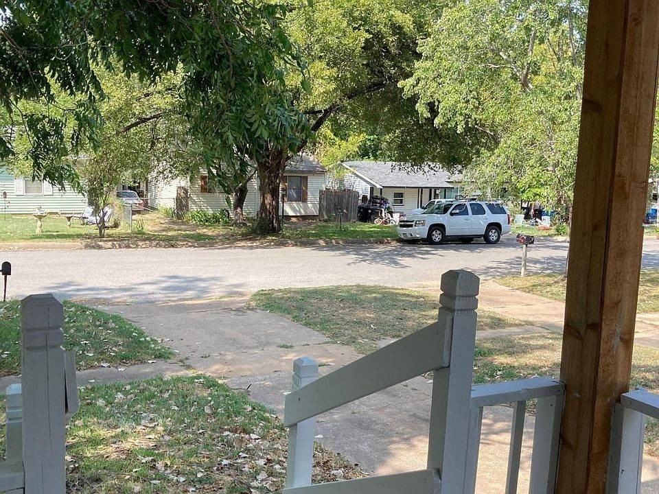 616 E Gandy St - Photo 2 of 23