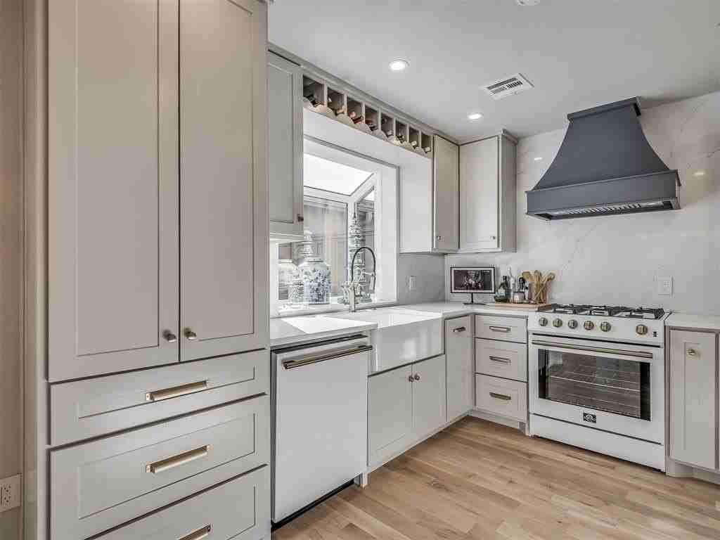 6500 N Grand Blvd #125 - Photo 3 of 32