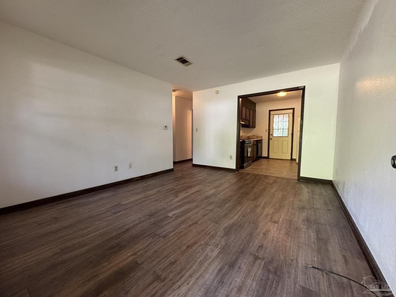 718 Mills Ave #A - Photo 3 of 5