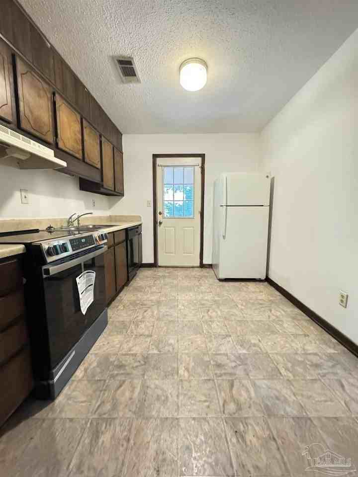 718 Mills Ave #A - Photo 4 of 5