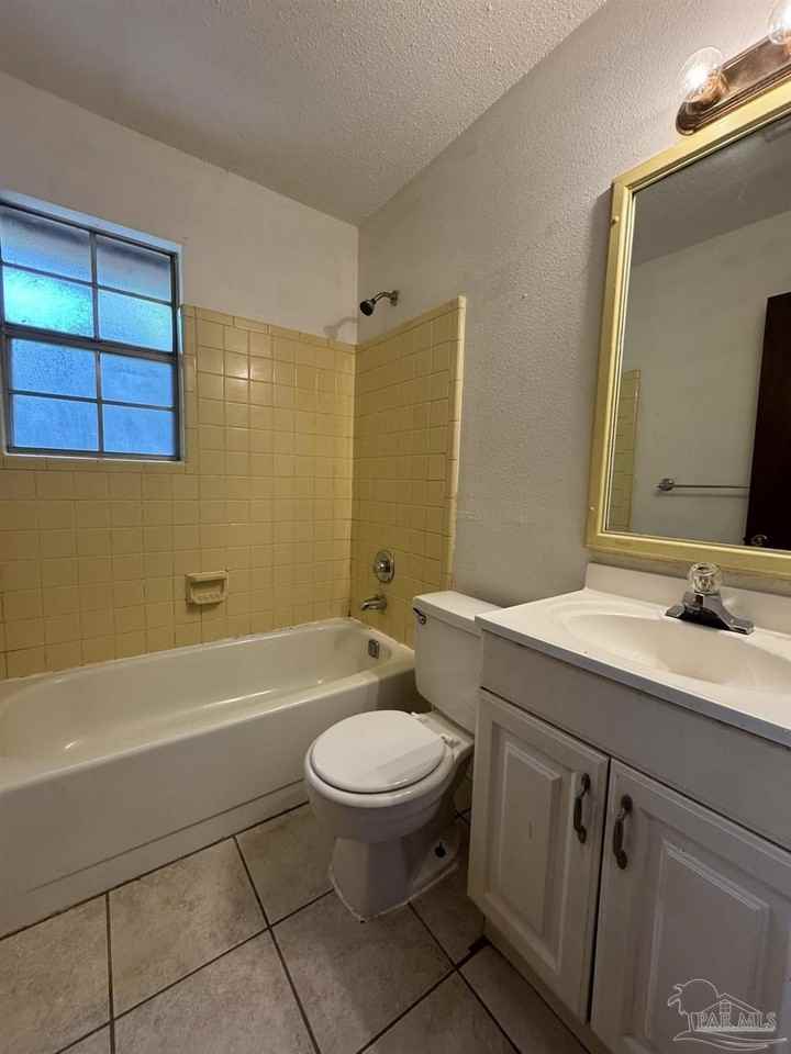 718 Mills Ave #A - Photo 5 of 5