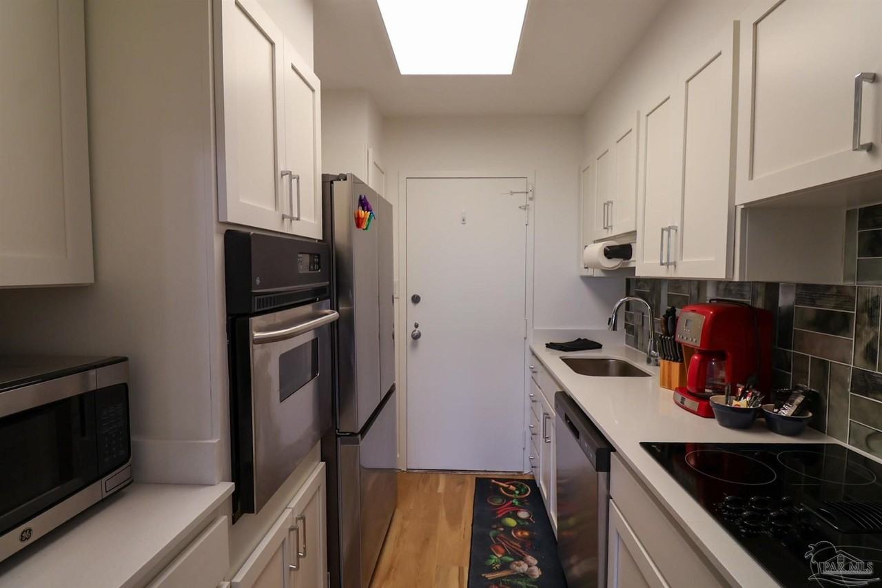 825 Bayshore Dr - Photo 4 of 16